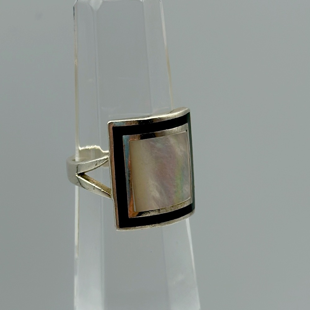Mother of pearl and black onyx stetting in sterling silver